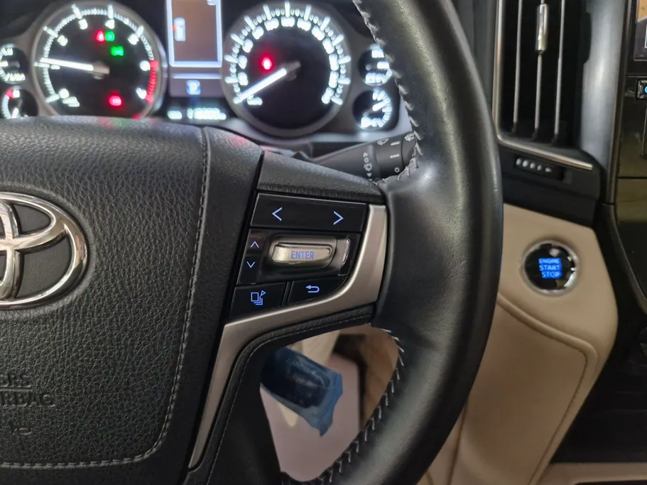 تويوتا لاندكروزر Grand Touring 2021 