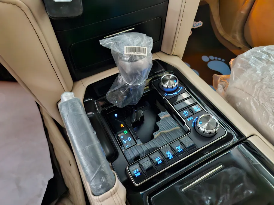 تويوتا لاندكروزر Grand Touring 2021 