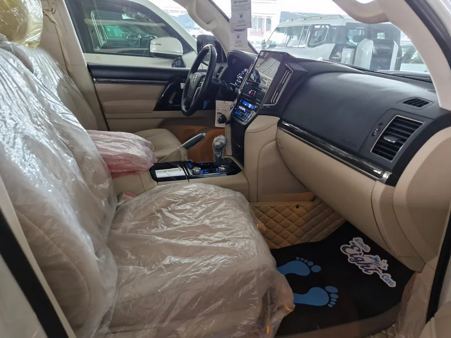 تويوتا لاندكروزر Grand Touring 2021 