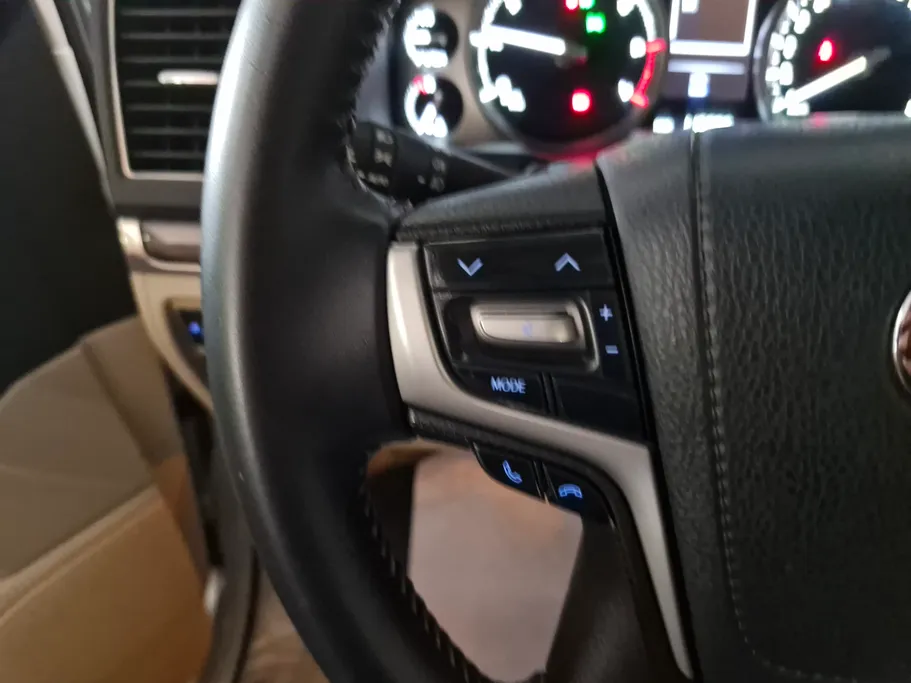 تويوتا لاندكروزر Grand Touring 2021 