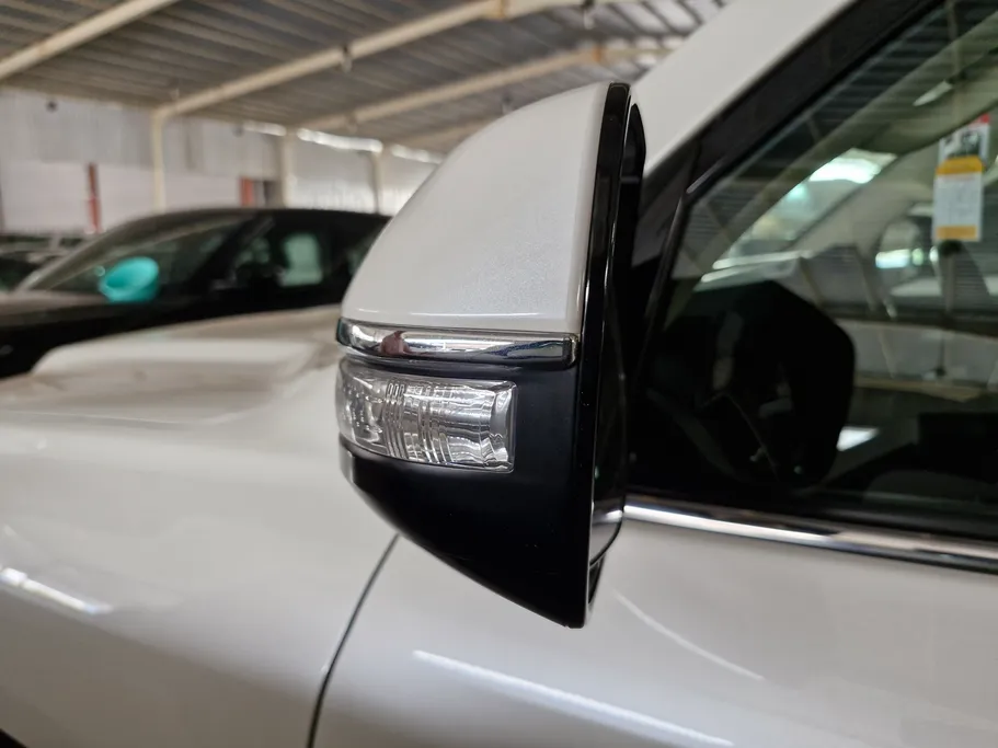 تويوتا لاندكروزر Grand Touring 2021 