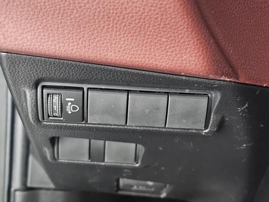 تويوتا كورولا كروس LE HEV 2021 