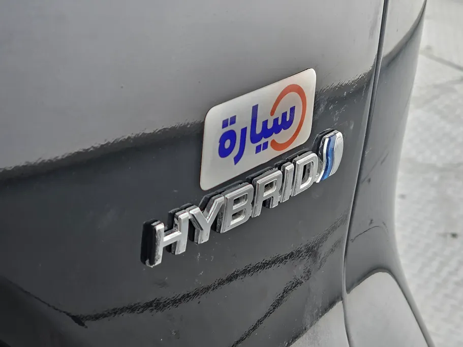 تويوتا كورولا كروس LE HEV 2021 