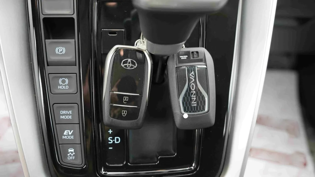 2026 Toyota Innova VIP7 HEV 