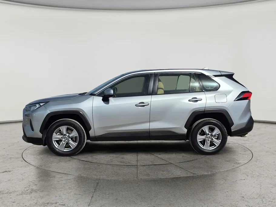 تويوتا راف فور LE 2024 