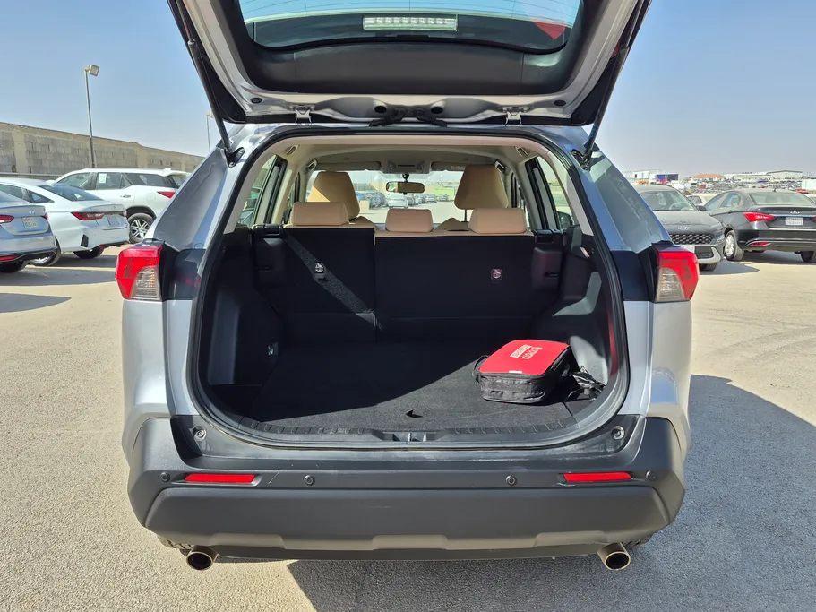 تويوتا راف فور LE 2024 