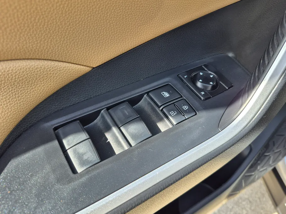 تويوتا راف فور LE 2024 