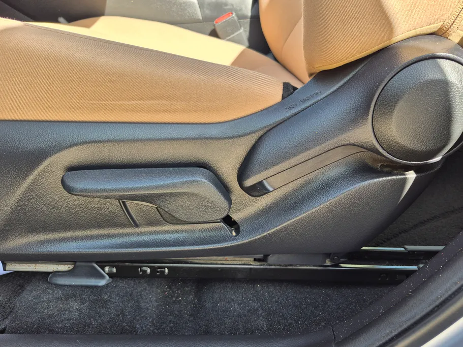 تويوتا راف فور LE 2024 