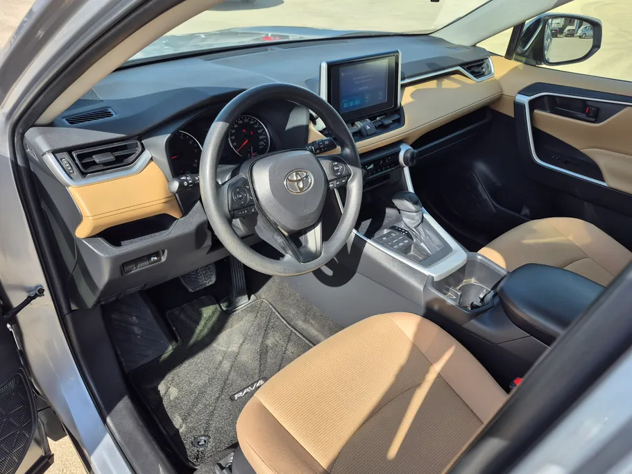 تويوتا راف فور LE 2024 