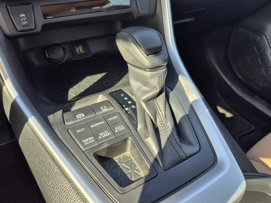 تويوتا راف فور LE 2024 