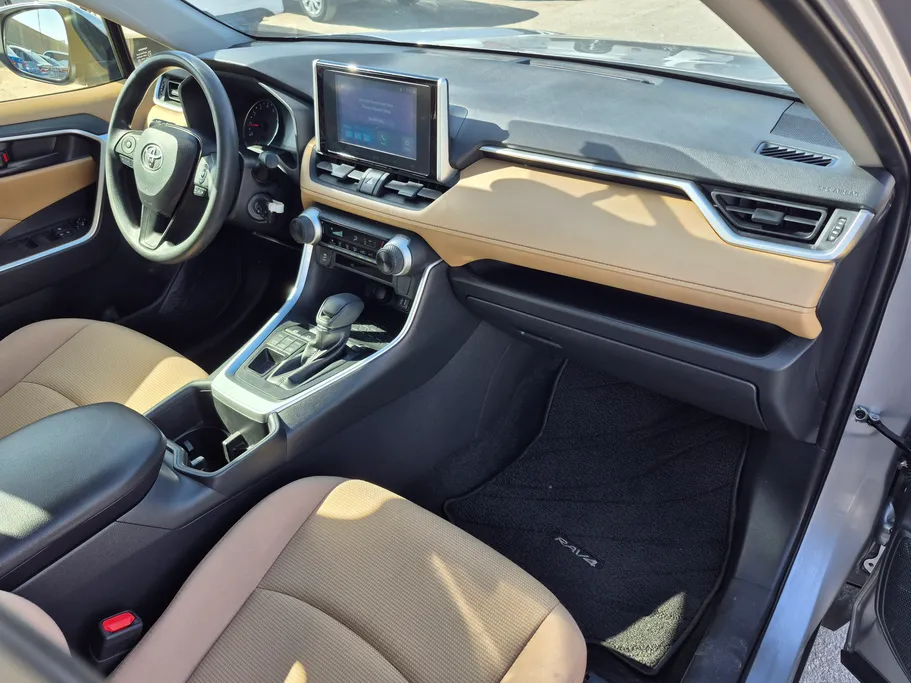 تويوتا راف فور LE 2024 