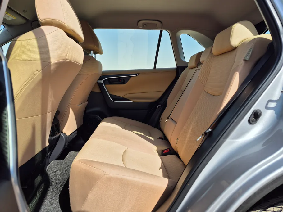 تويوتا راف فور LE 2024 