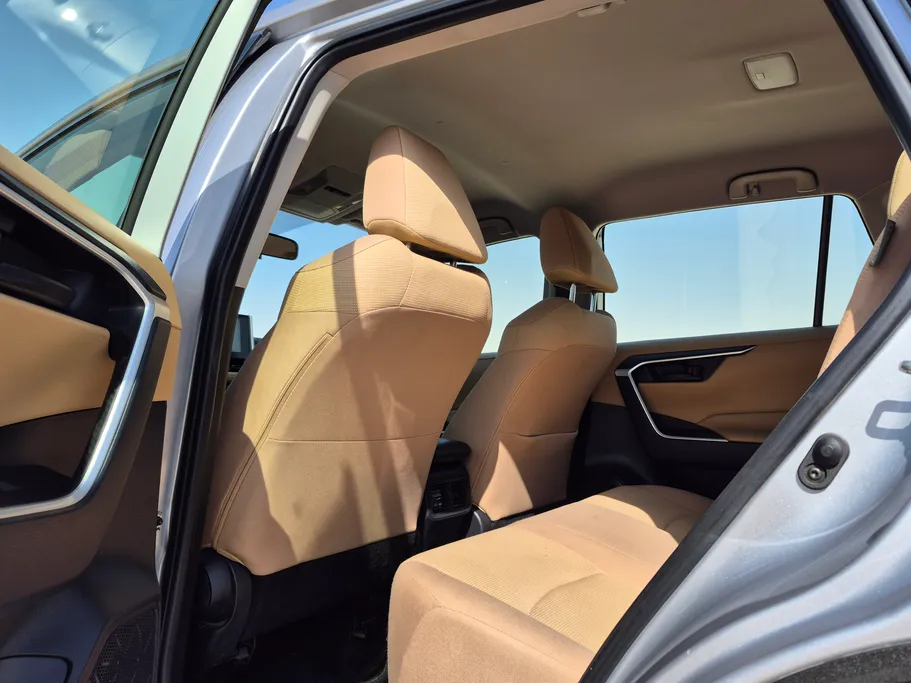 تويوتا راف فور LE 2024 