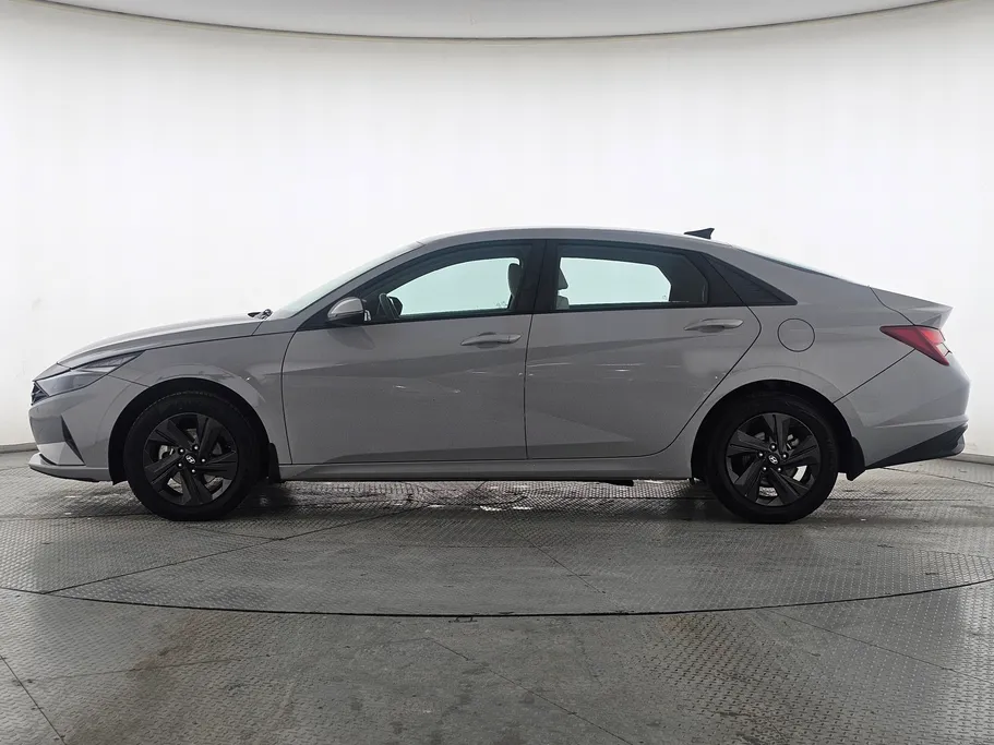 2023 Hyundai Elantra Smart 