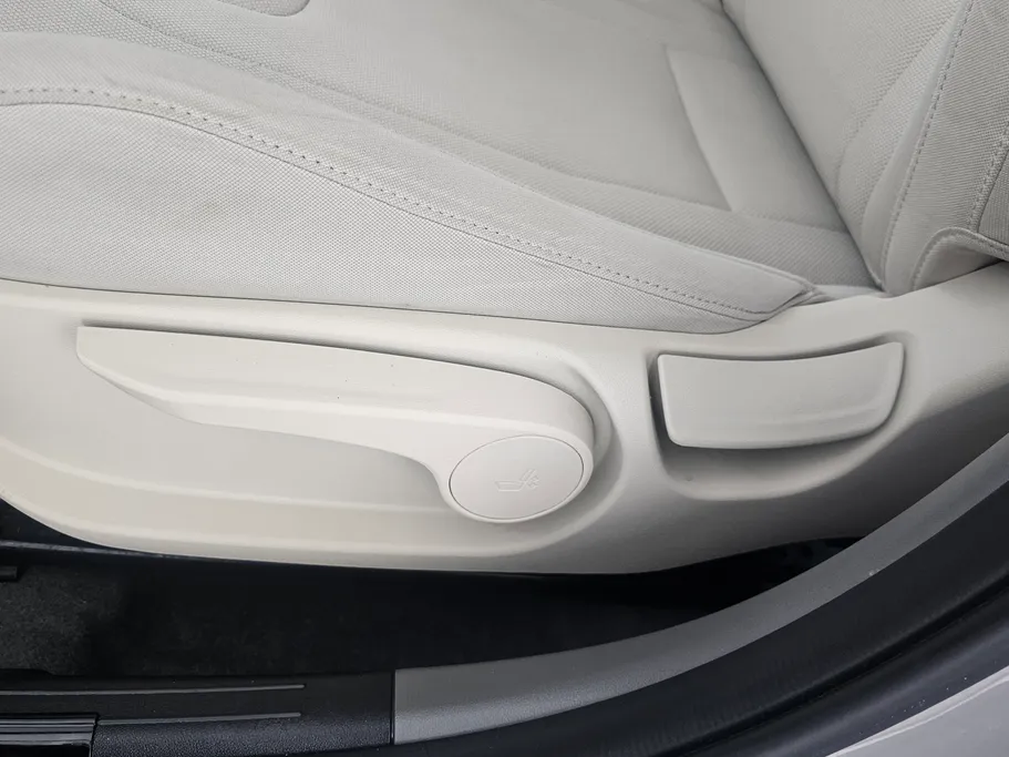 2023 Hyundai Elantra Smart 