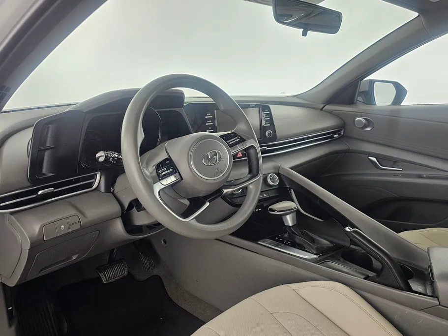 2023 Hyundai Elantra Smart 