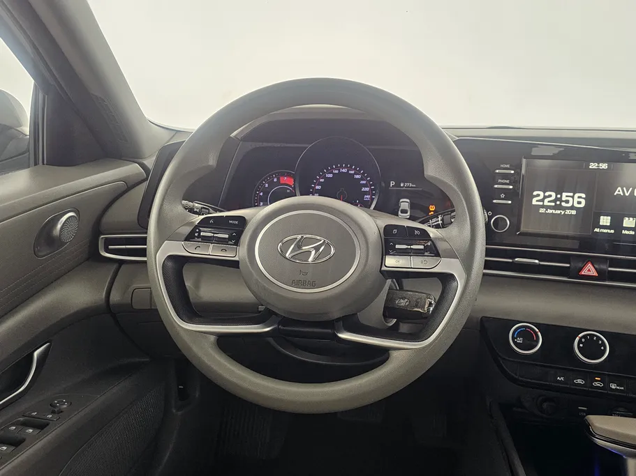 2023 Hyundai Elantra Smart 