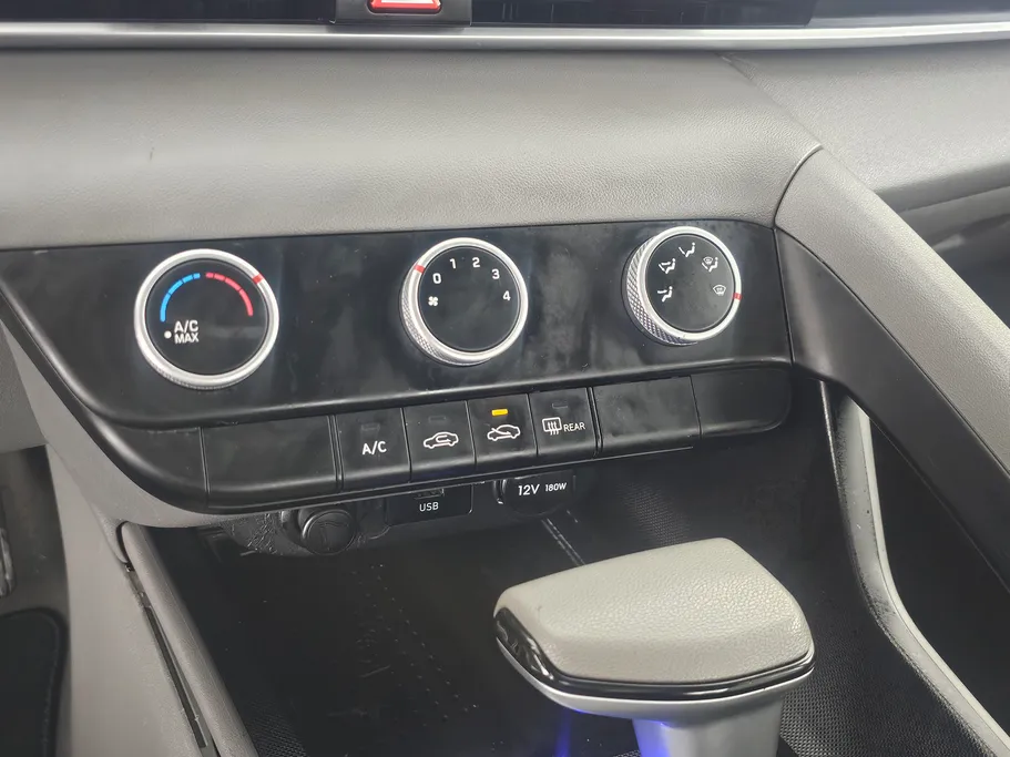 2023 Hyundai Elantra Smart 