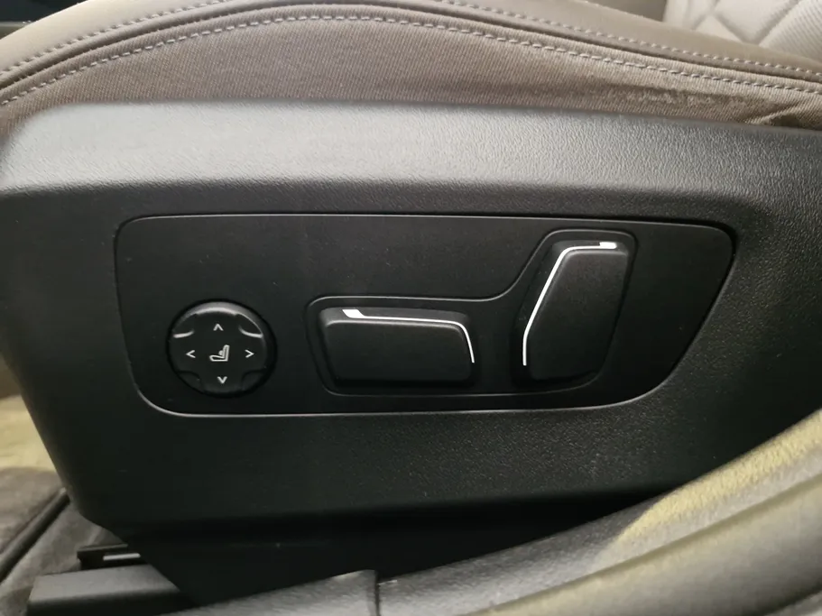 بي ام دبليو الفئة الخامسة 520i 2024 