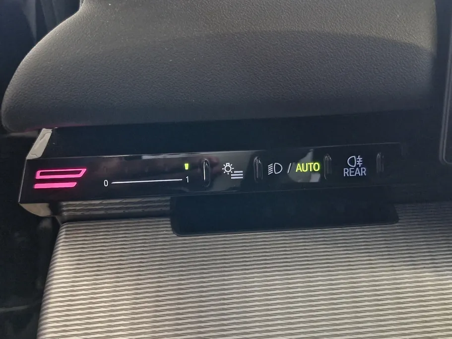 بي ام دبليو الفئة الخامسة 520i 2024 