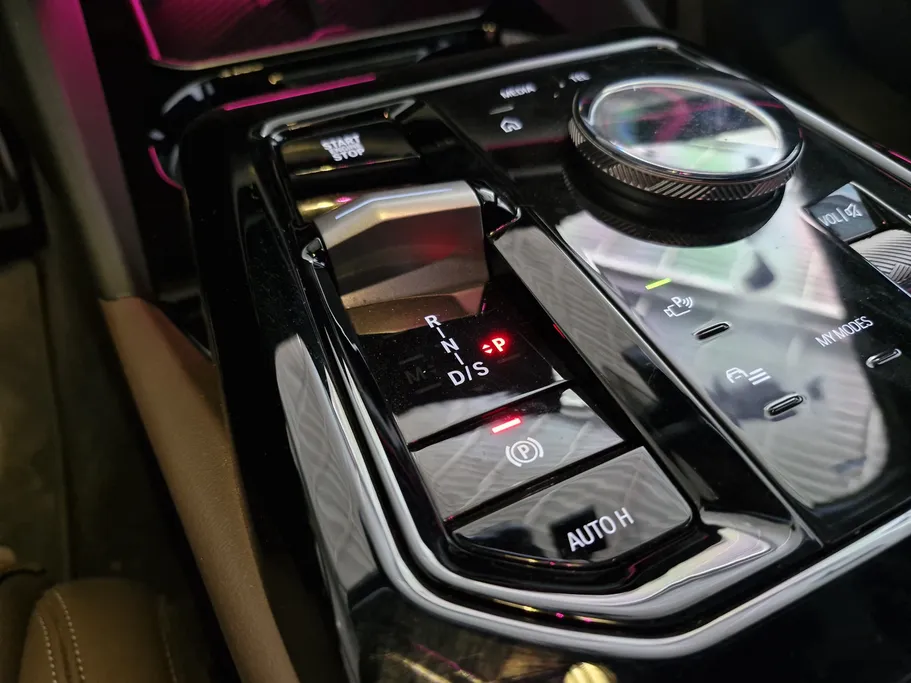 بي ام دبليو الفئة الخامسة 520i 2024 