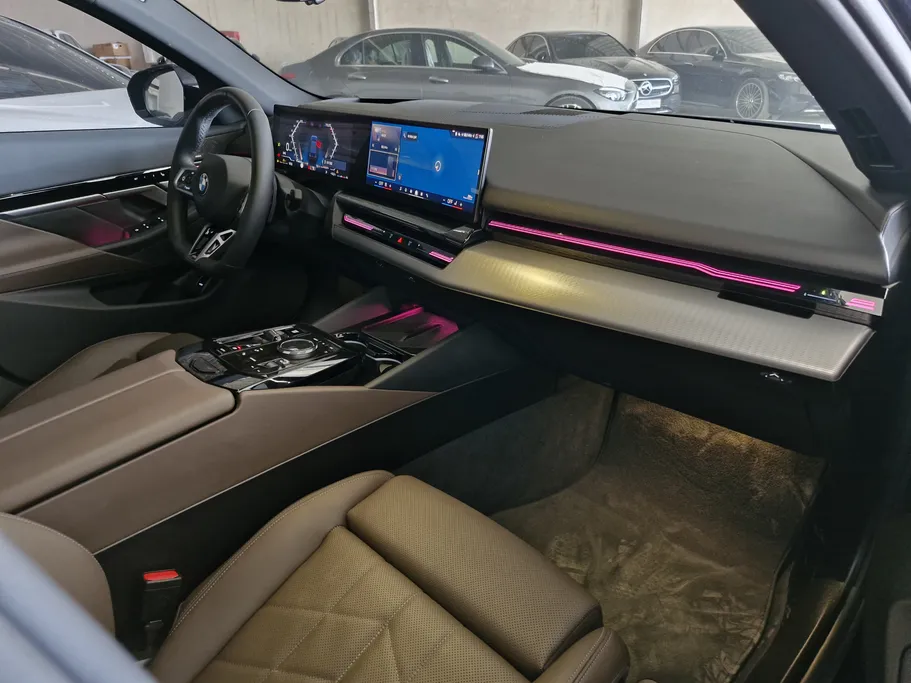 بي ام دبليو الفئة الخامسة 520i 2024 