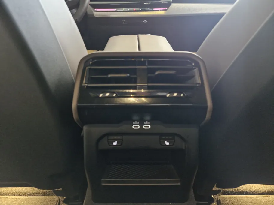 بي ام دبليو الفئة الخامسة 520i 2024 