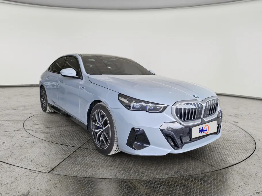 بي ام دبليو الفئة الخامسة 520i 2024 