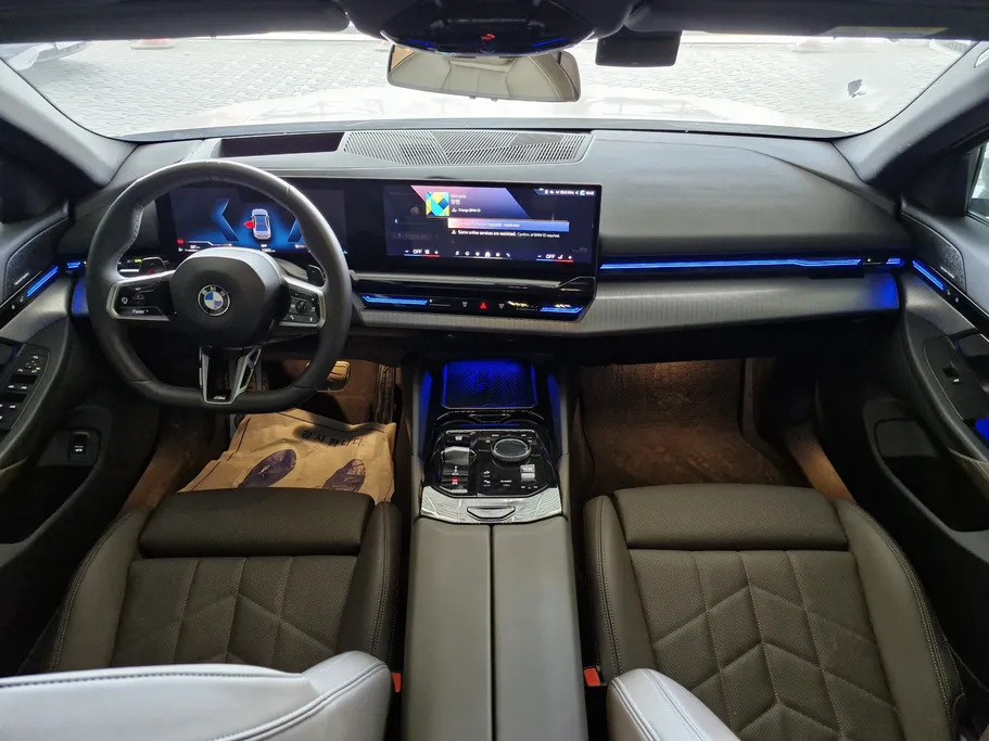 بي ام دبليو الفئة الخامسة 520i 2024 