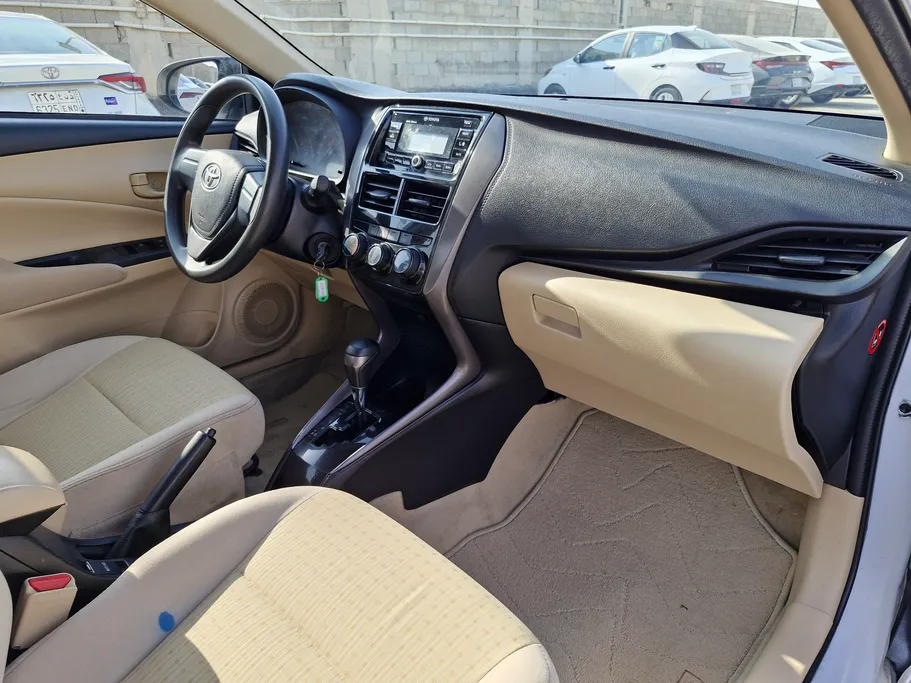 تويوتا يارس Y 2022 