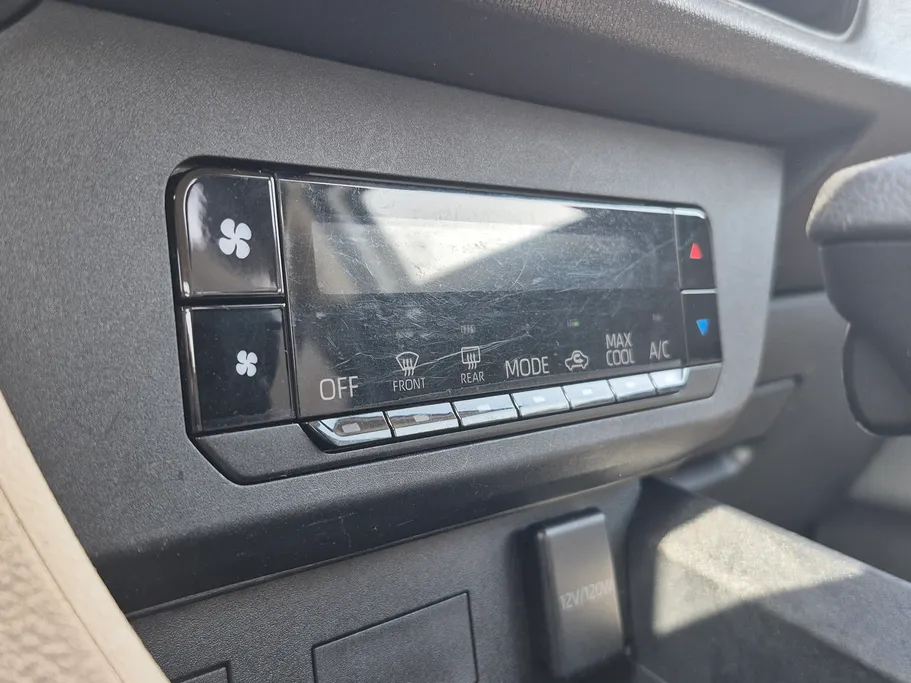 تويوتا يارس Y 2024 