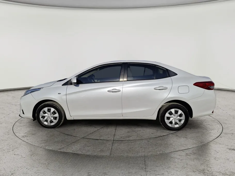 2022 Toyota Yaris  Y 