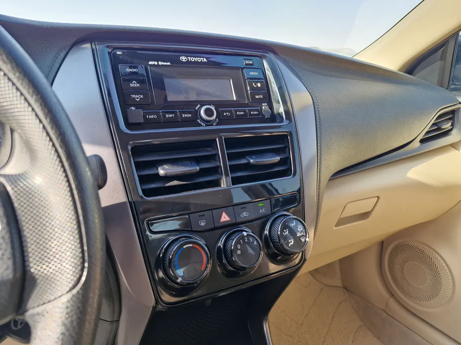 2022 Toyota Yaris  Y 