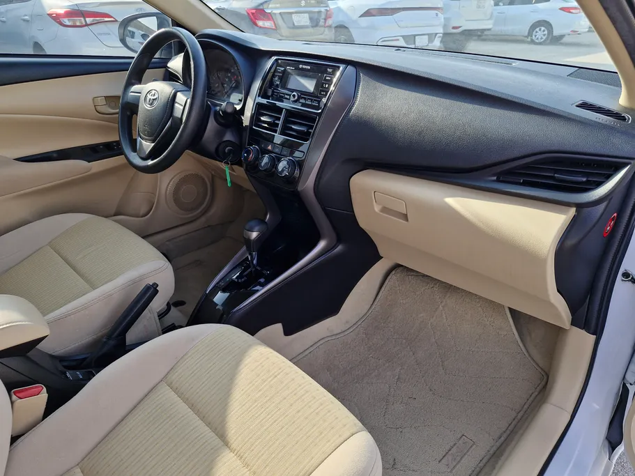 2022 Toyota Yaris  Y 