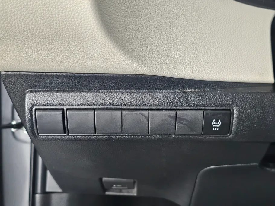 تويوتا كورولا XLI 2023 