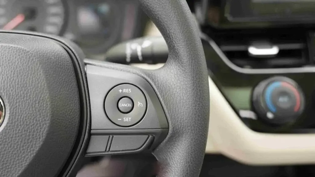 2025 Toyota Corolla XLI Executive Moonroof 