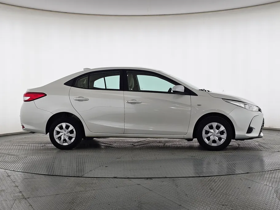 2021 Toyota Yaris  Y 