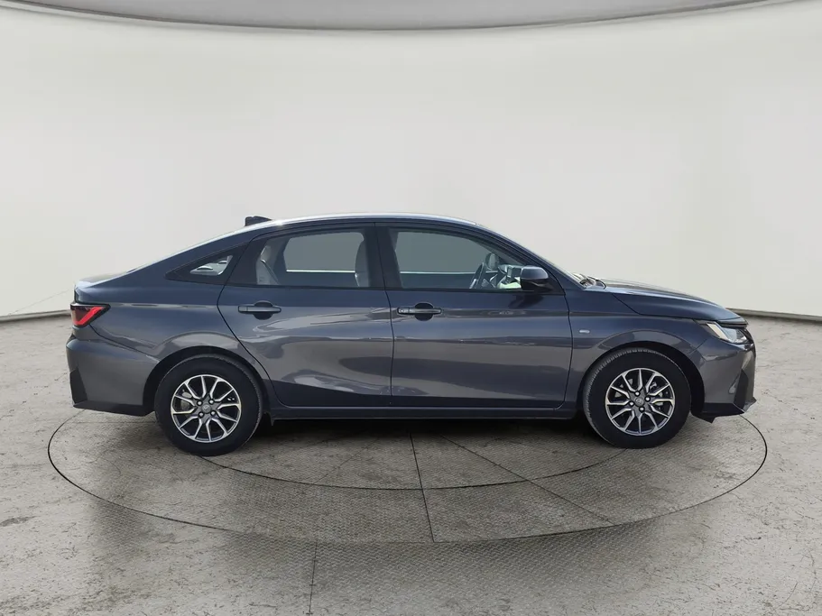 2024 Toyota Yaris  Y 