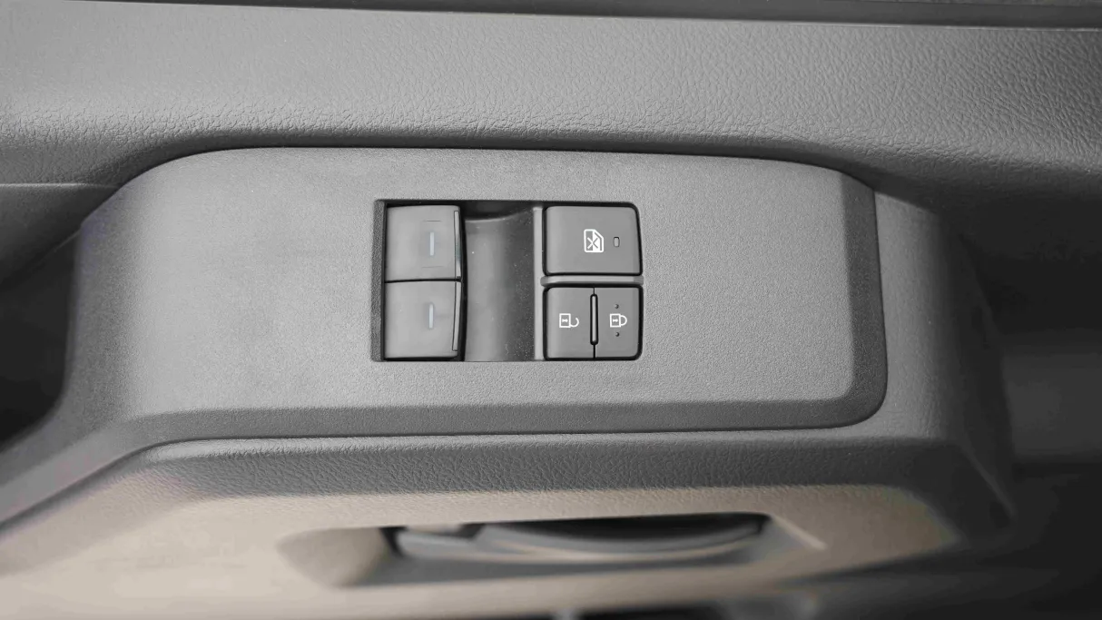 2026 Toyota Haice بضاعة سقف عالي 