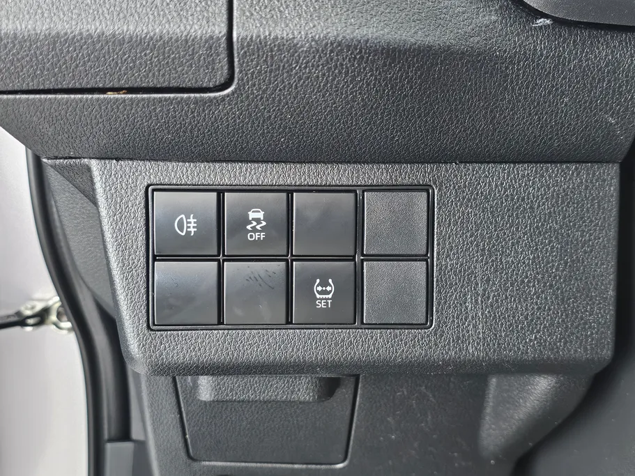 تويوتا يارس Y 2023 