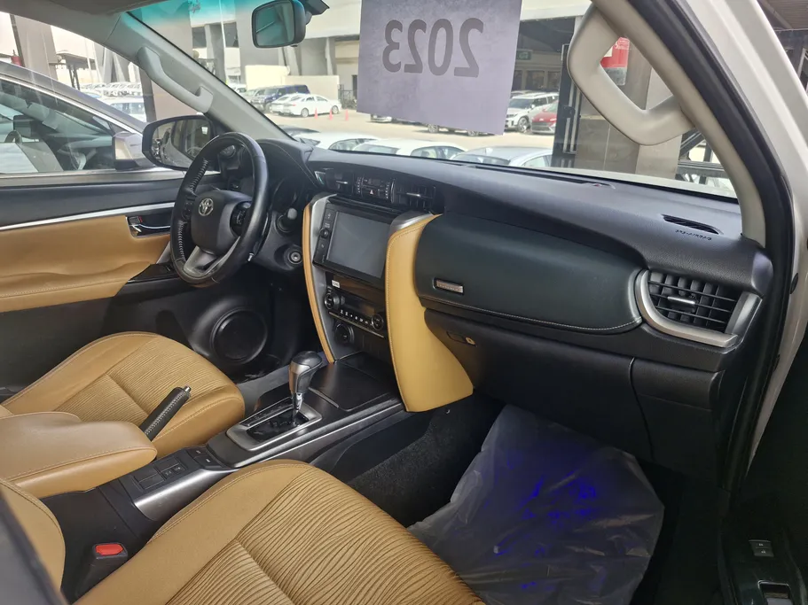 تويوتا فورتشنر VX 2023 