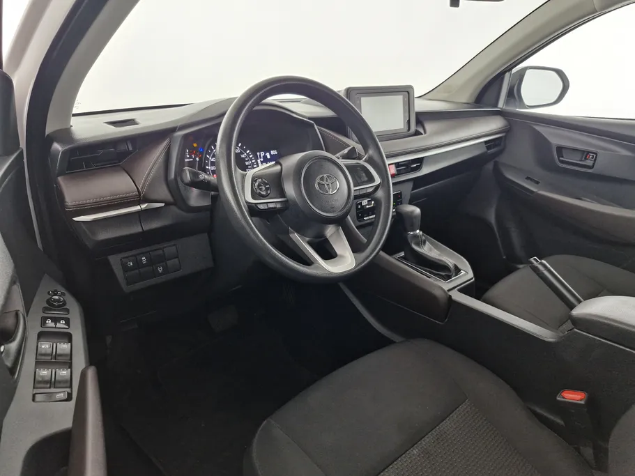 2023 Toyota Yaris  Y 