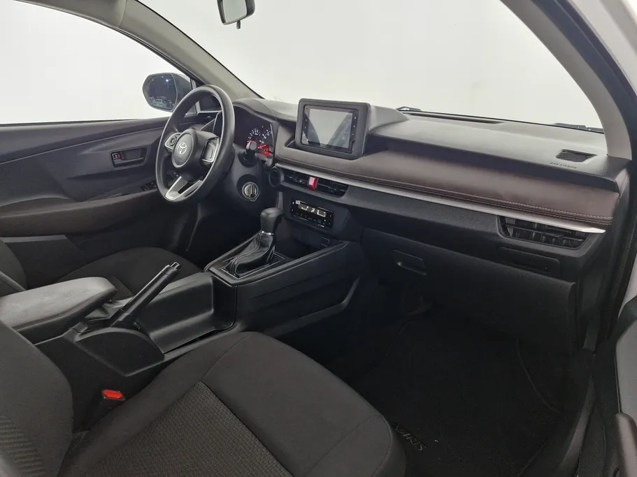 2023 Toyota Yaris  Y 