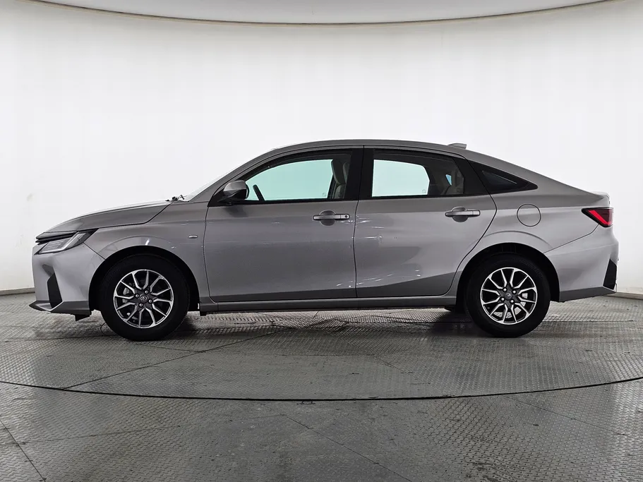 2023 Toyota Yaris  Y 