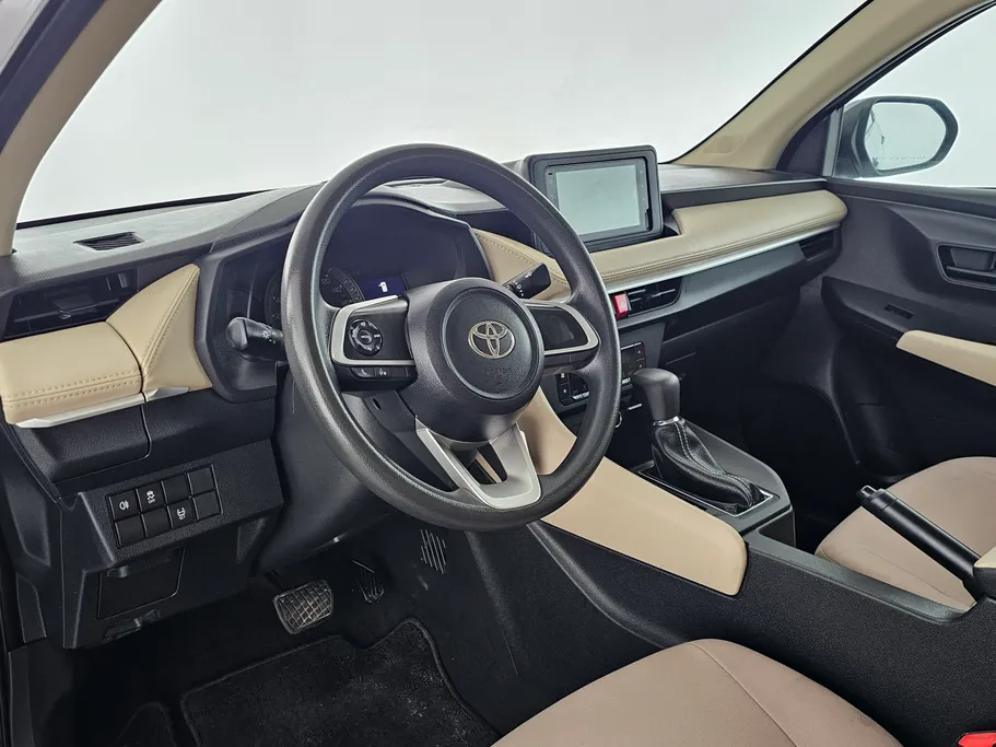 2023 Toyota Yaris  Y 