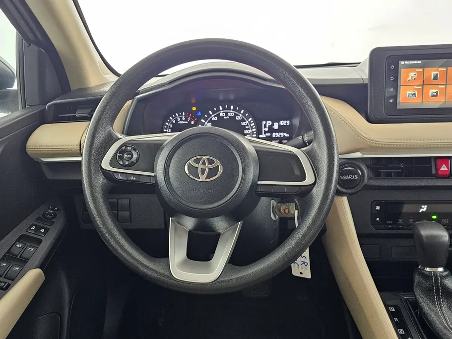 2023 Toyota Yaris  Y 