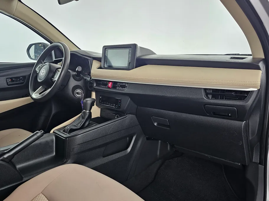 2023 Toyota Yaris  Y 