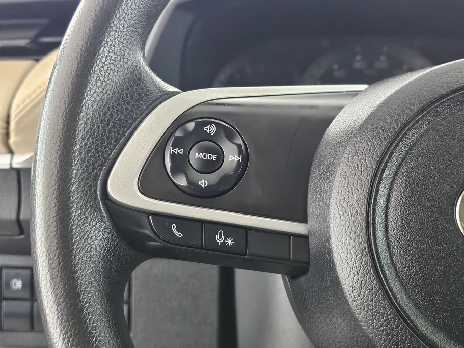 2023 Toyota Yaris  Y 