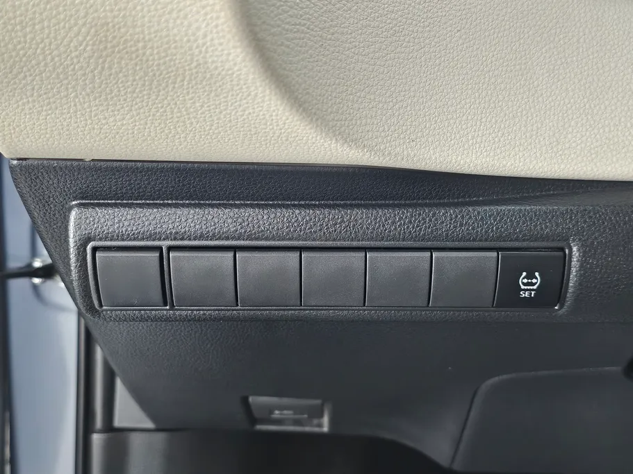 تويوتا كورولا XLI 2023 