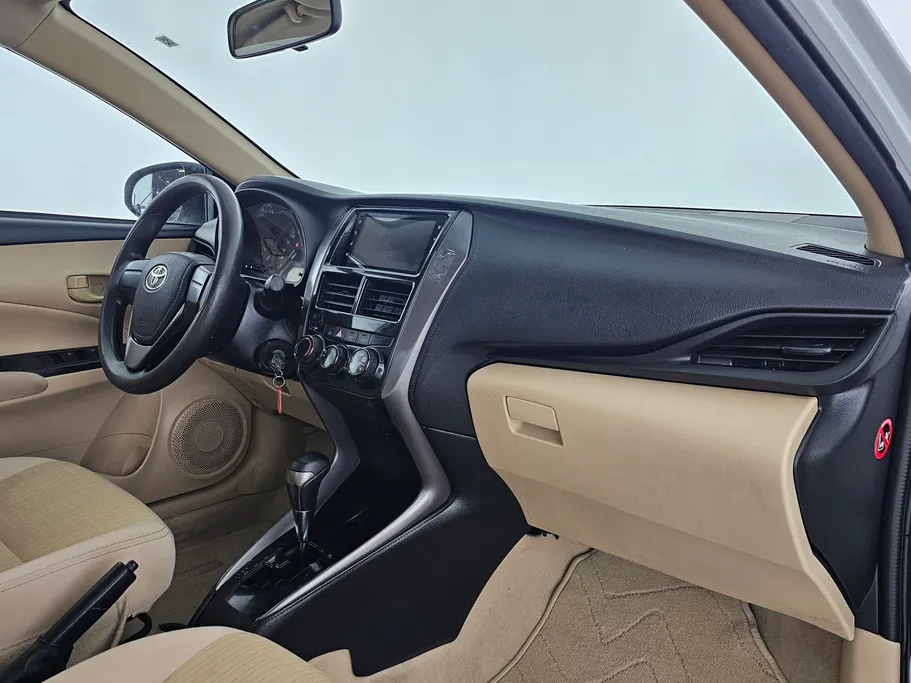 2022 Toyota Yaris  Y 